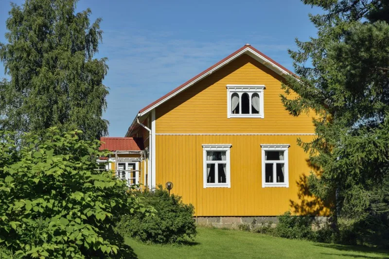 Talojen maalaus Helsingissä